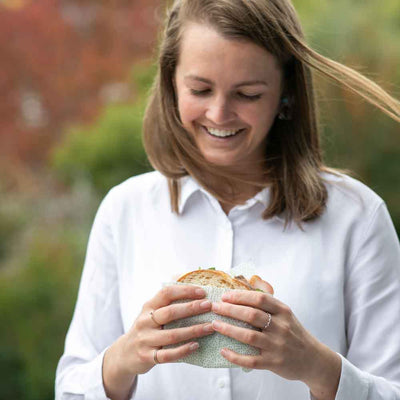 Step-by-Step Guide: How to Wrap your Sandwich in a Beeswax Wrap